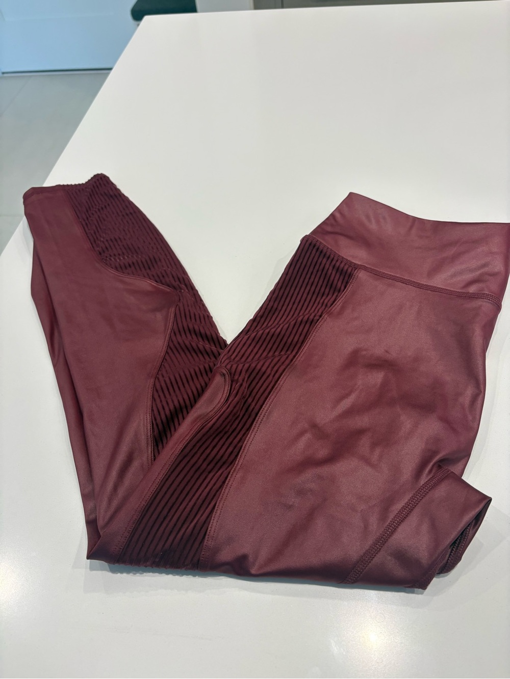 NWT Fabletics Motion365+ Contour High Waisted Leggings Short Merlot Shine size L